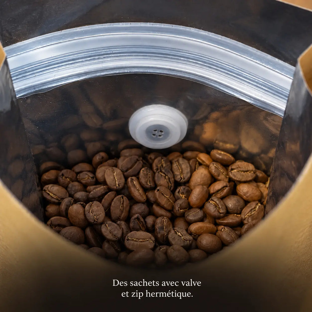 Le sachet Patagonia Café refermable avec sa valve et ses grains de café
